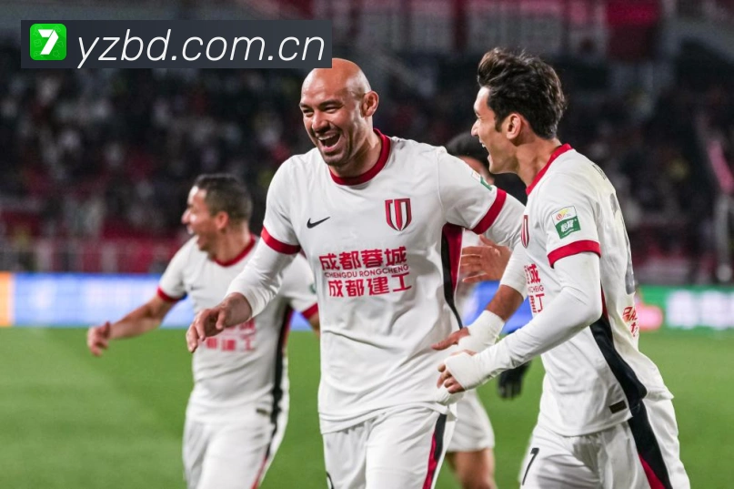 德比激战裁判风波引发赛场冲刺阶段混乱场面专题观察